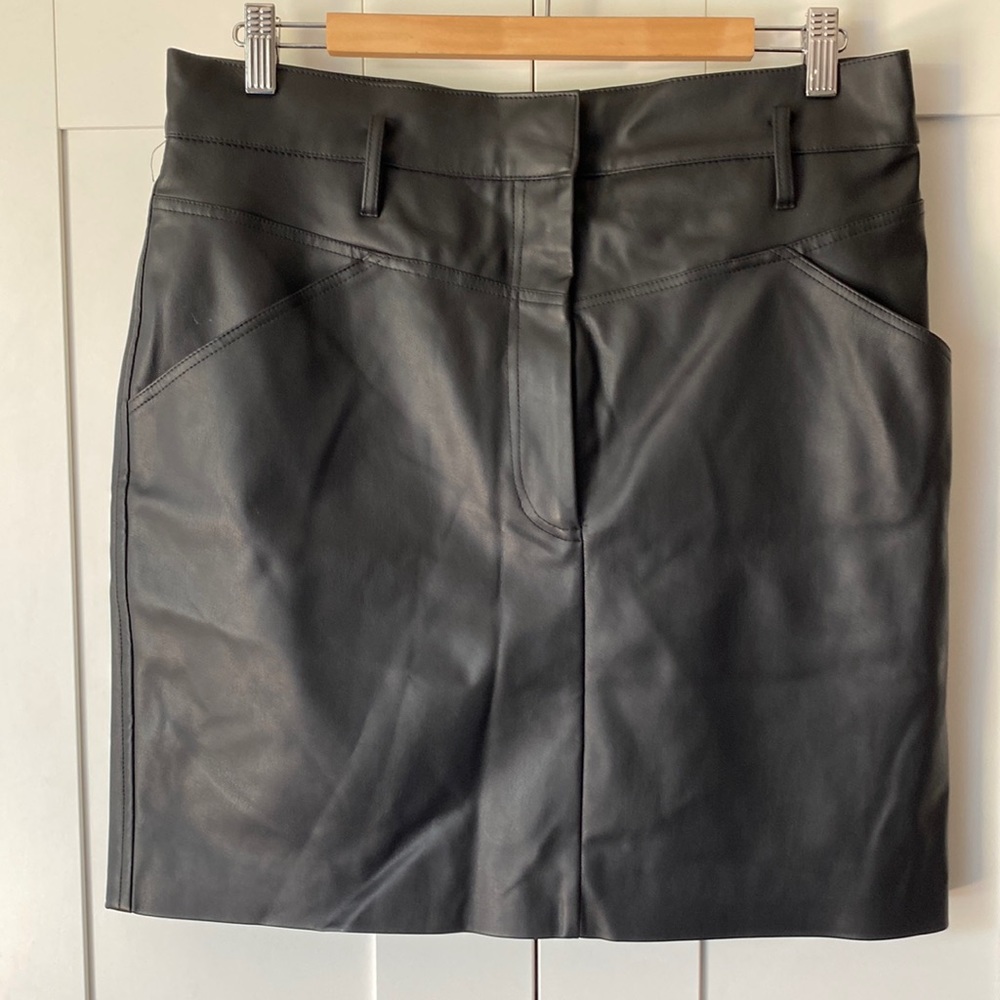 New..H&M black pleather mini skirt